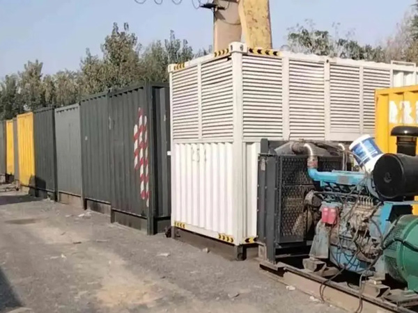 城区200KW柴油发电机机组每小时油耗是多少？