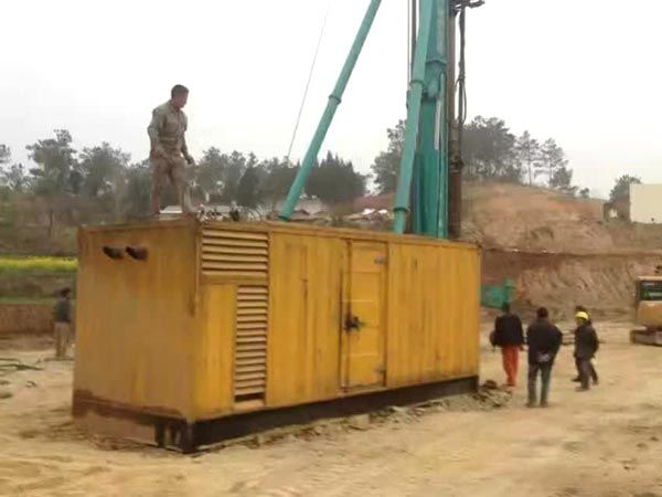 城区如何判断水冷式机油散热器密封件是否需要更换？